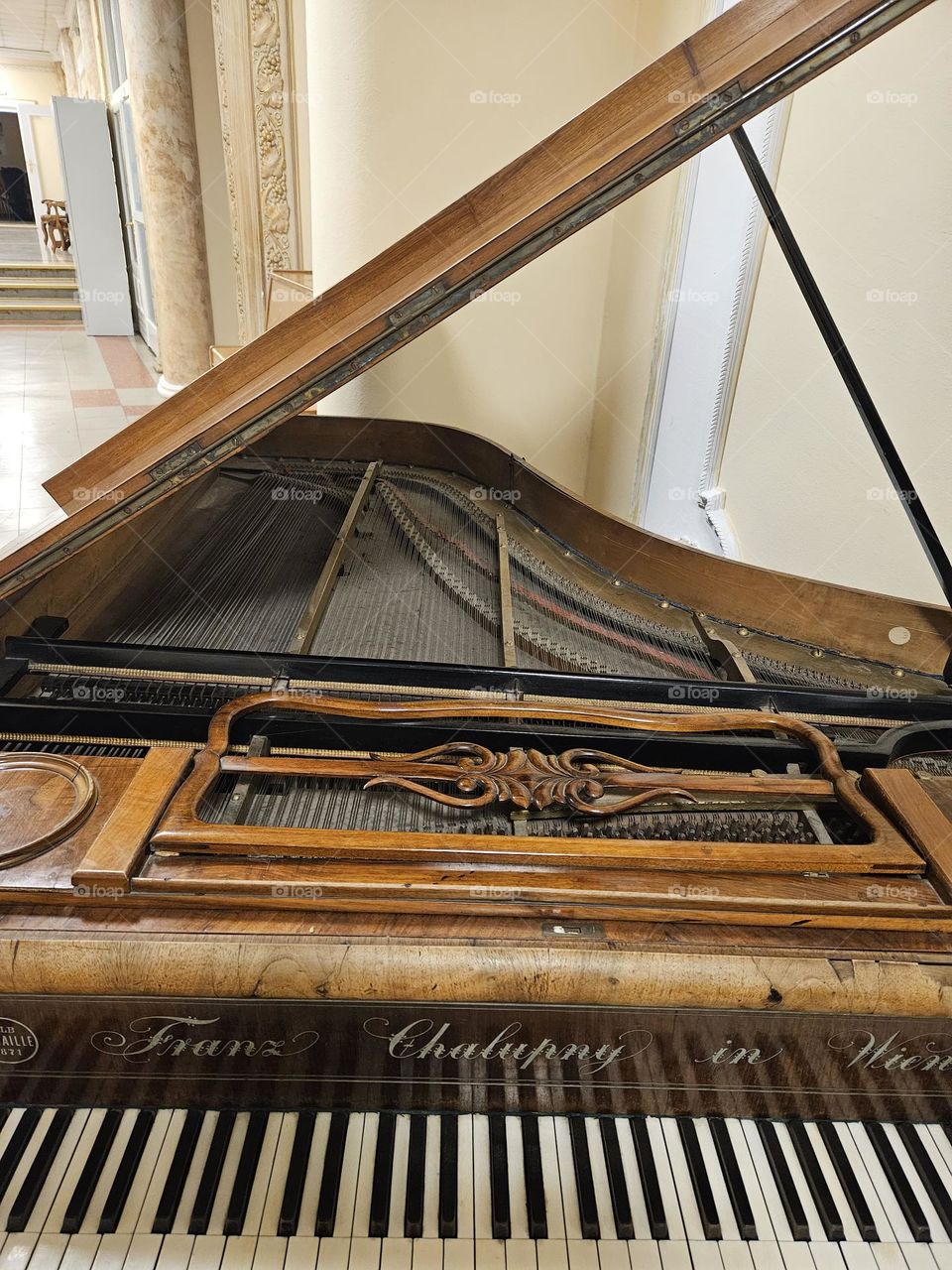 a pearl both in sound and appearance