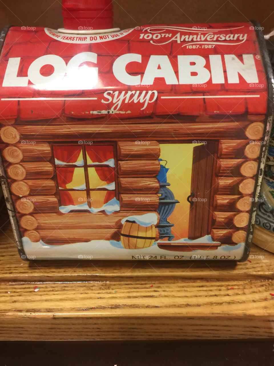 Vintage log cabin syrup tin tin