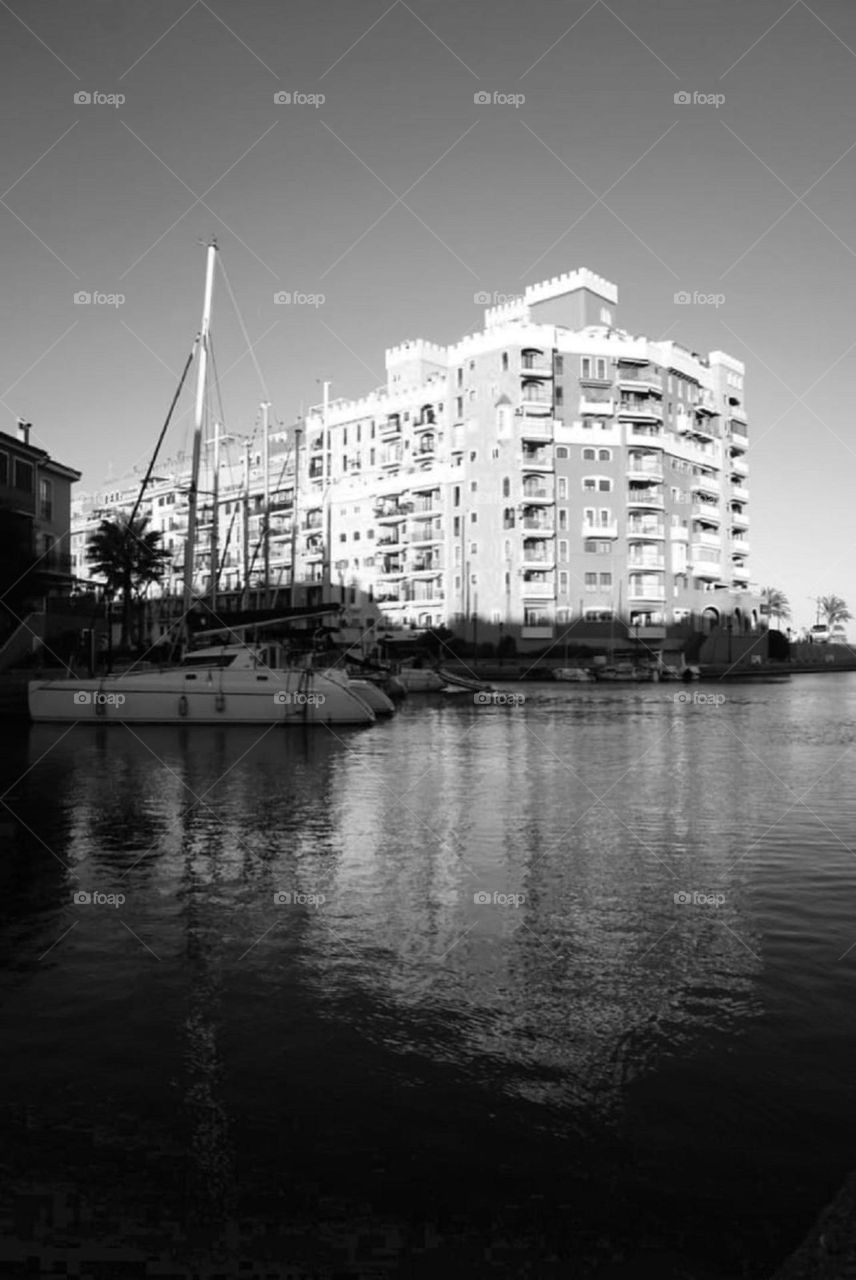 Building#sea#boat#reflect