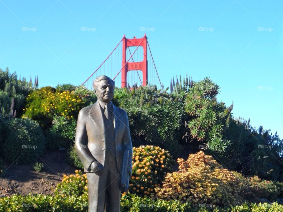 Strauss Statue with Golden Gate Bridge