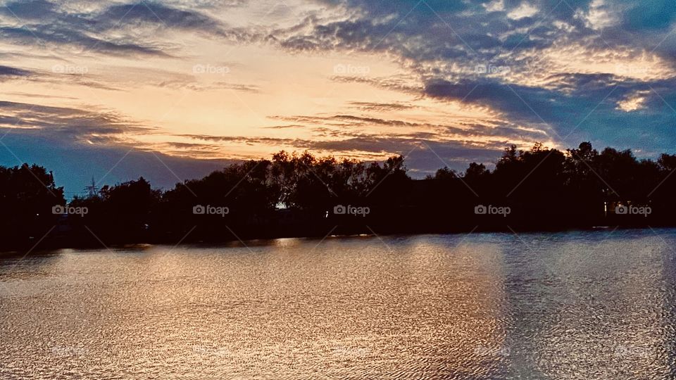 Night is near and the beautiful fall day is at end. Subtles of the day will soon turn towards Night. 