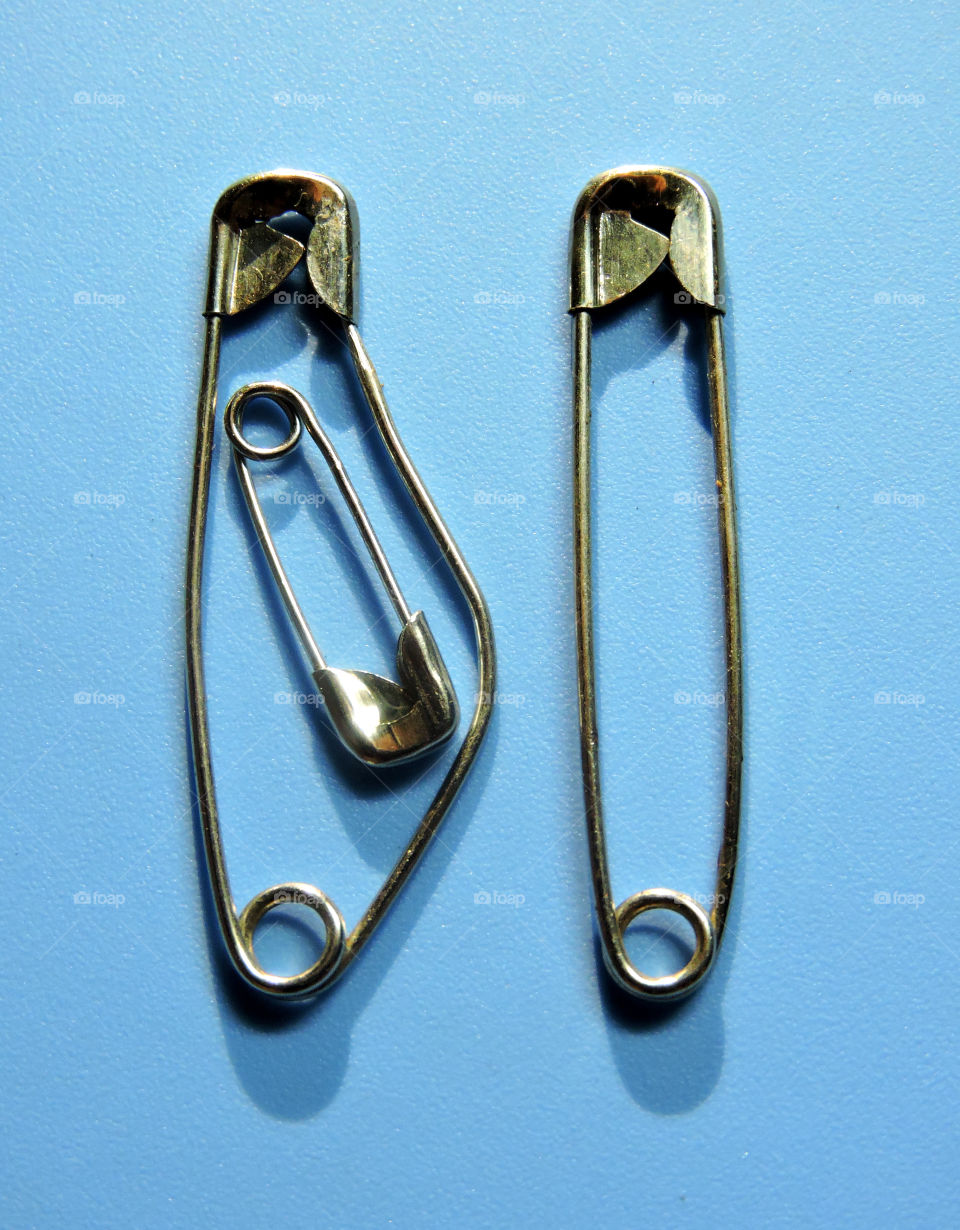 safety pin macro photography