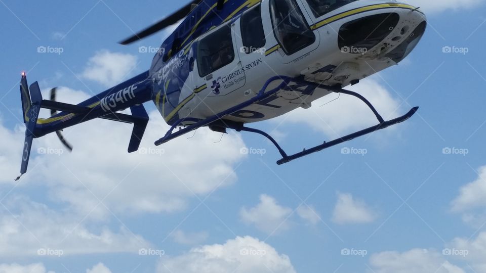 aeromedical transport. medical helicopter landing.