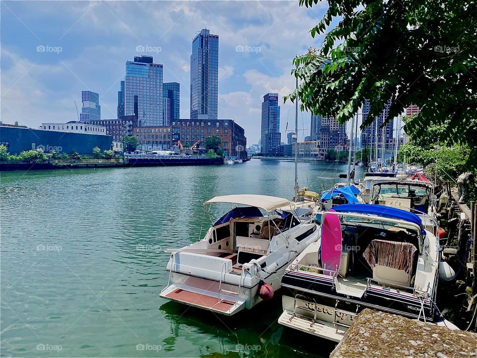 „Newtown Creek“ by the „Pulaski Bridge“ in LIC, Queens, NY is an attractive place in many ways. It is centrally located with views of three of the five boroughs of NYC: Queens, Bklyn & in the far distance Manhattan. 2023. Hypnotic Prod