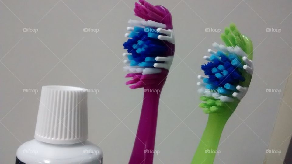 Joining the toothbrushes