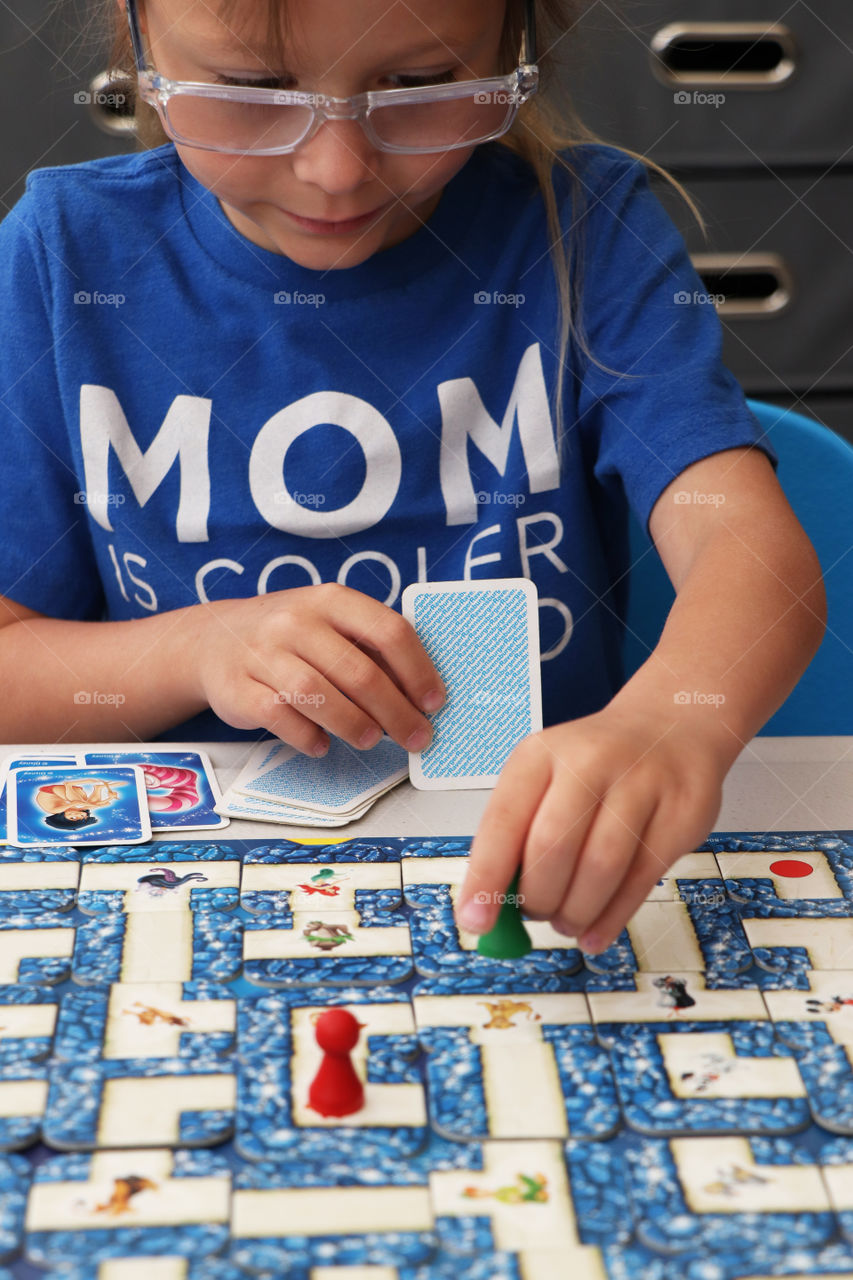 Child playing Labyrinth