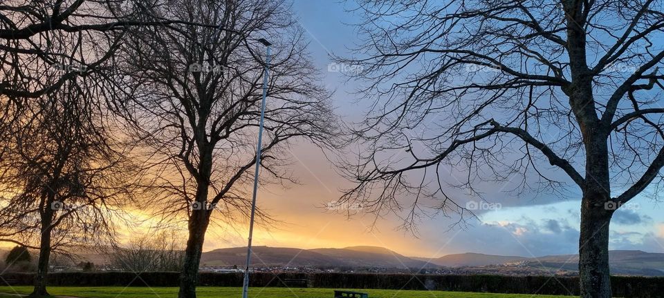 sun setting over the welsh valleys on a chilly day