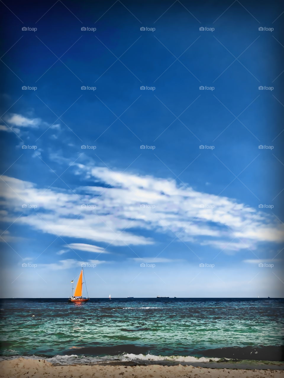 The lonely orange sail is blowing ⛵️