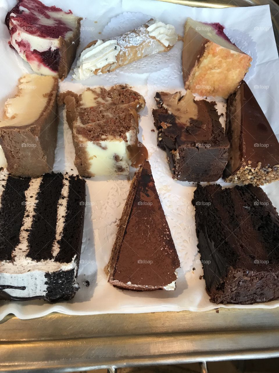 Tiramisu, chocolate cheesecake, brownie cake, vanilla cheesecake. 