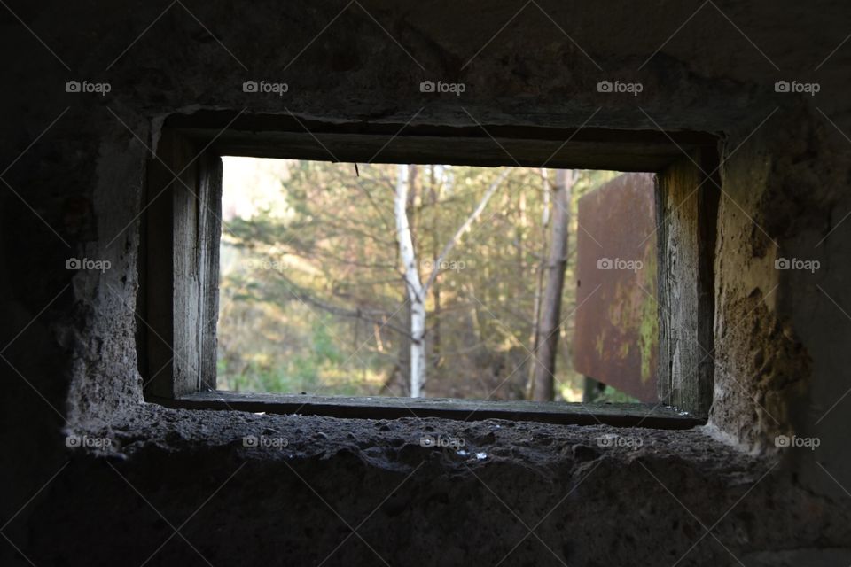 Window, Picture Frame, Wall, Dirty, Empty