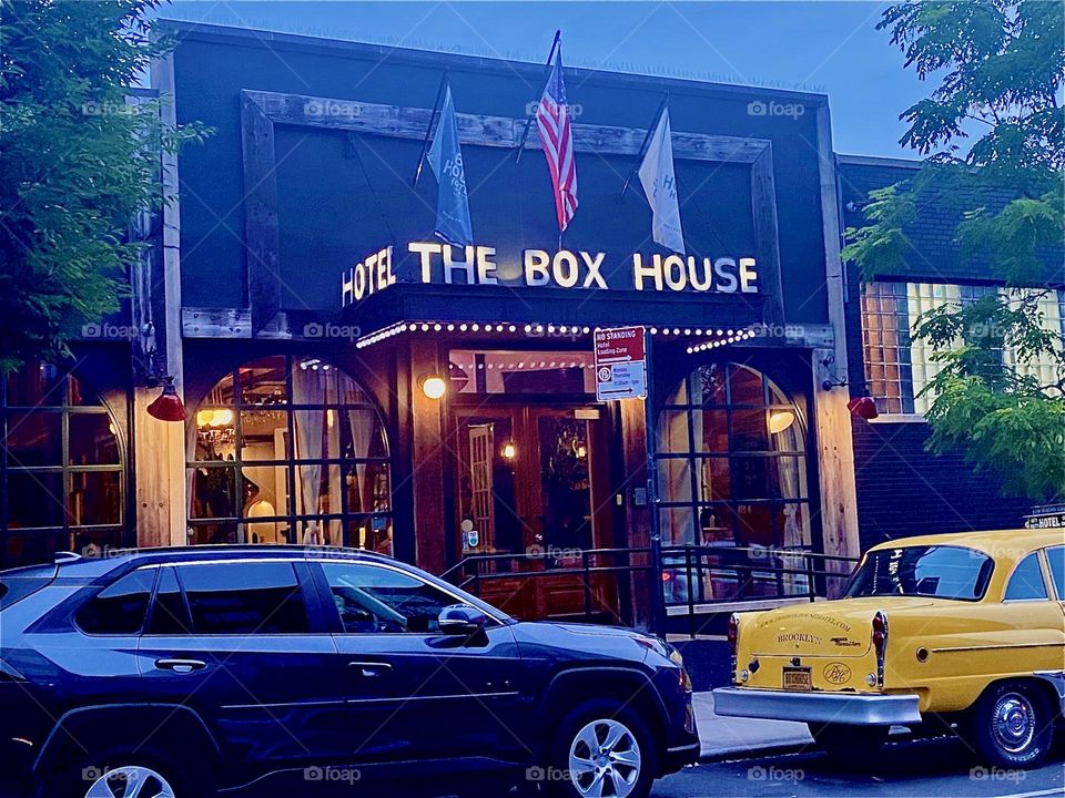 This is the main entrance to the “BOX HOUSE HOTEL” on “Clay Street” in “Greenpoint”, Brooklyn with a taxi and limousine standing by at twilight time in September 2023. Hypnotic Productions