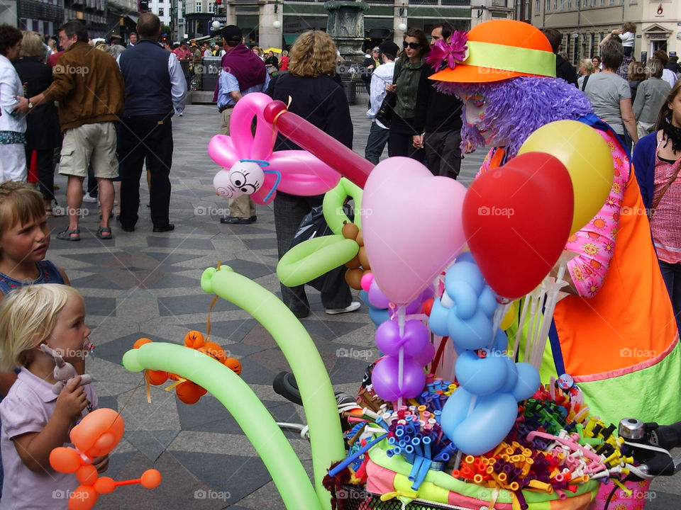 Clown with ballons