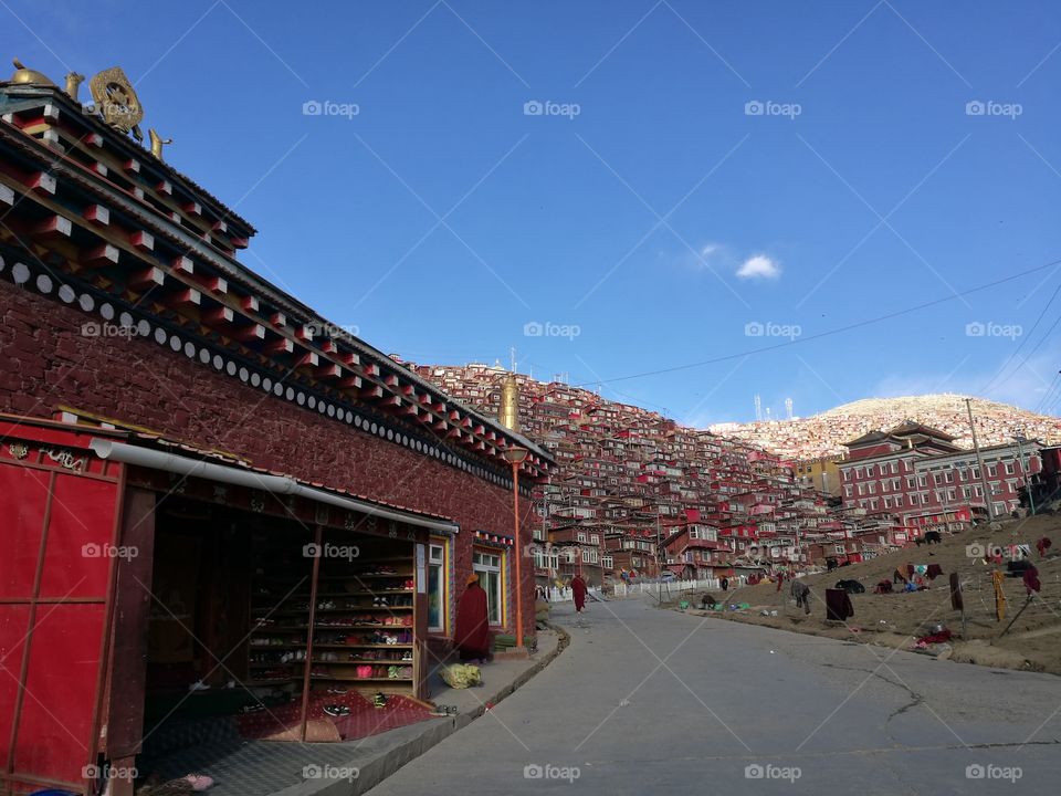 NSe Da Buddhist Monastery and School in Sichuan Province, China.

Se Da is currently the largest Tibetan Buddhist school in the world and not open to westerners.