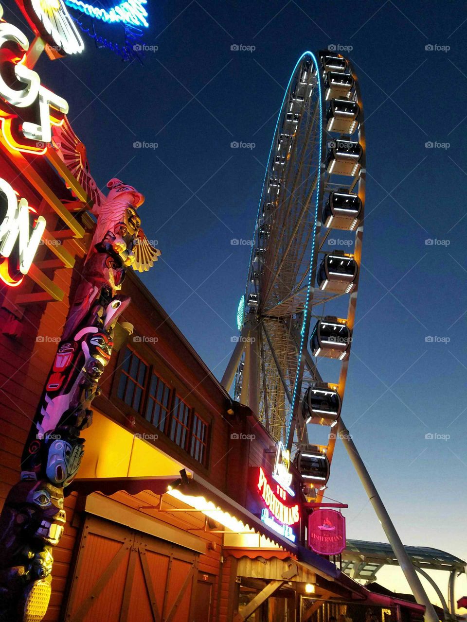 the ferris wheel on the pier at the waterfront in downtown Seattle