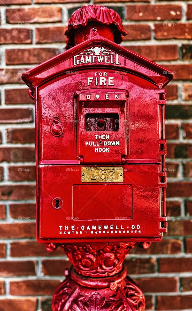 Fire alarm in the United States of America, Gamewell fire alarms in the USA, Gamewell fire equipment, fire alarm, antique fire alarm, antique fire equipment, bright red fire box 