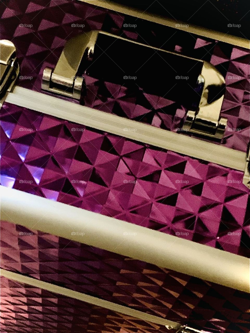 Geometrical magenta case