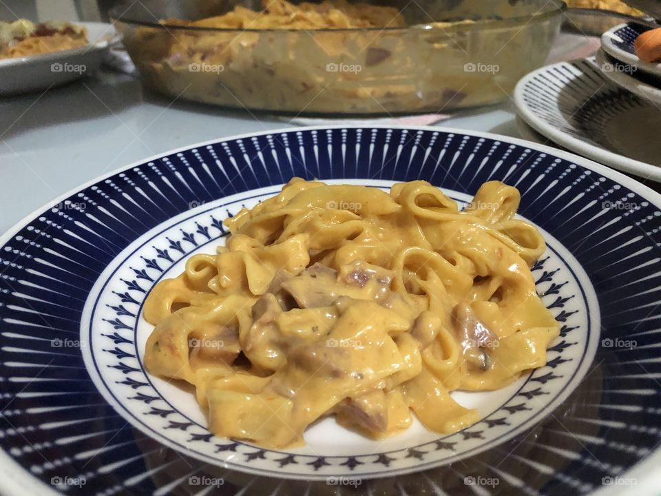 MACARRONADA deliciosa, com muito bacon e calabresa, amei comer essa delícia! 