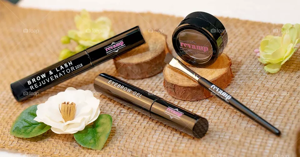 Beautiful layout Eyebrow beauty product 