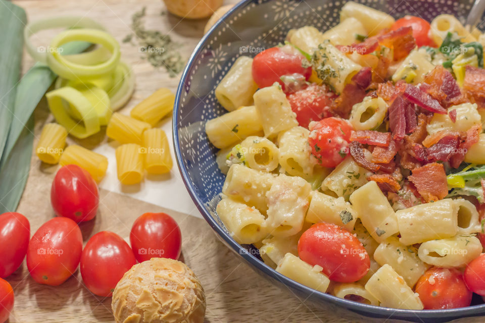 Pasta with tomato and bacon