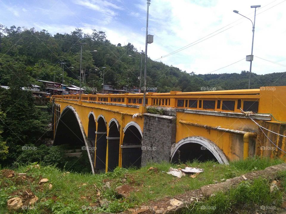 Jembatan Bolong