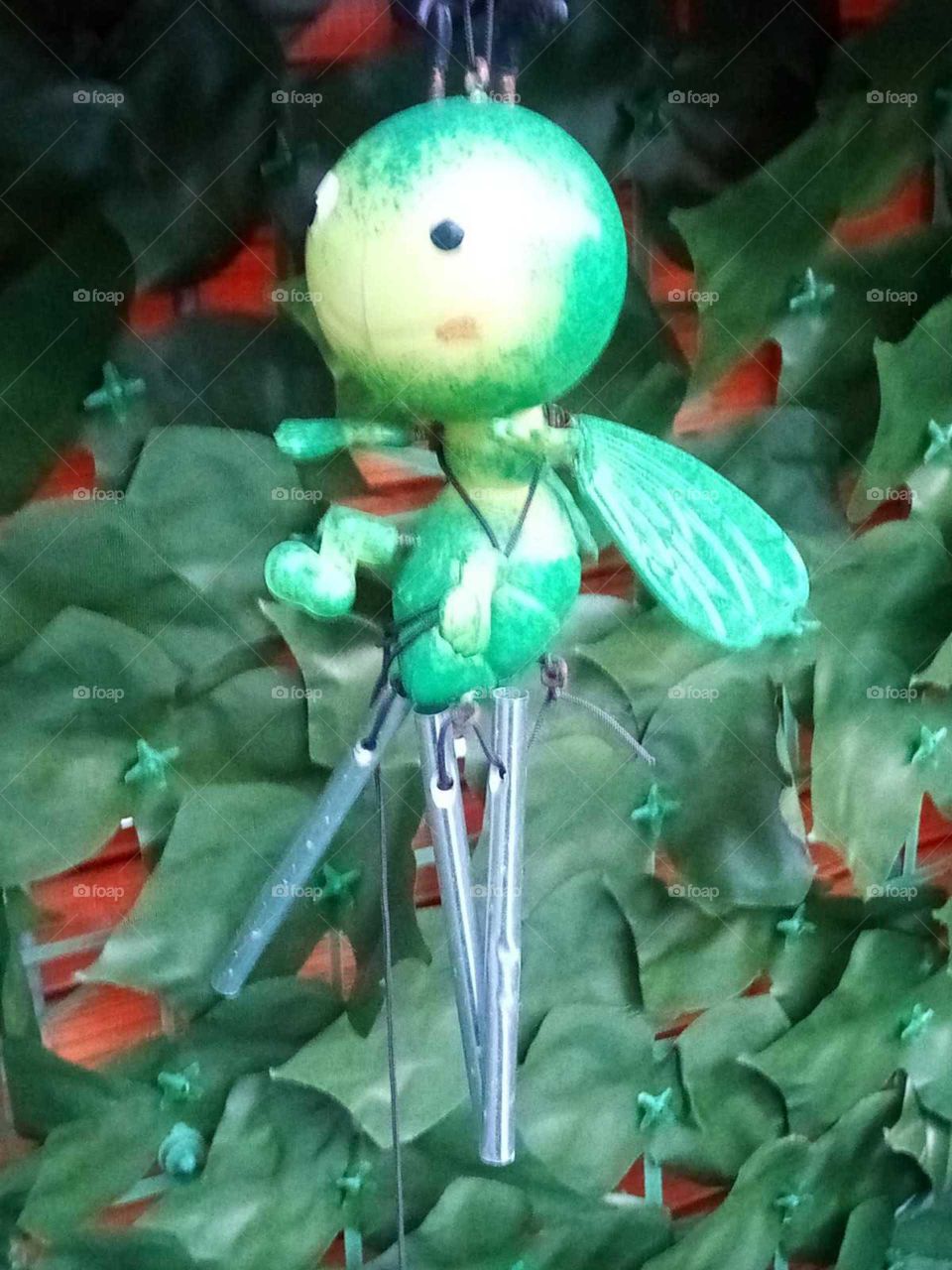 und hier ein kleines grünes Männlein,das auch noch fliegen kann