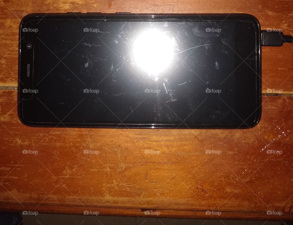 The cellie (cellphone📱) is rectangular. Say cheese!