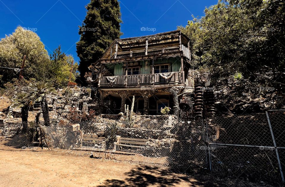 This is Nitt Witt Ridge in Cambria California. Just off the Highway 1 and very near Hearst Castle. It’s said to have been build from trash by artist Arthur Harold Beal.