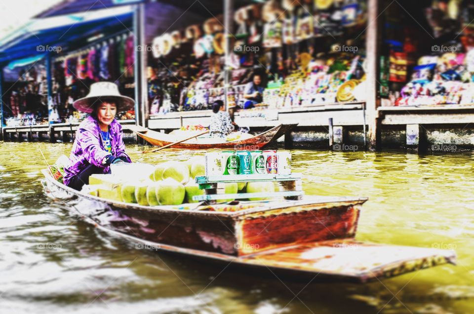 Damnoen Saduak is the most popular floating market in Thailand, great for photo opportunities, food, and for giving you an insight into a bygone way of life.