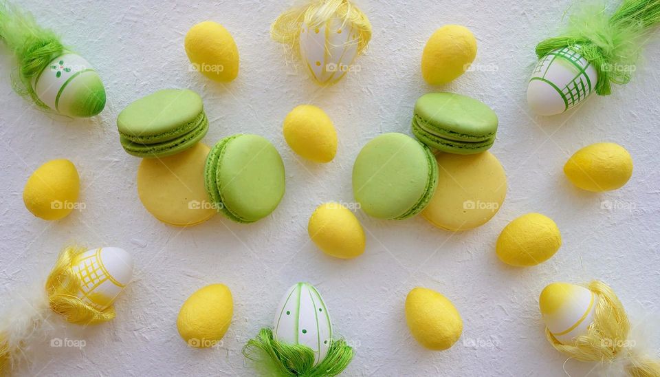 Spring holiday💚💛 Eggs and macarons 💚💛