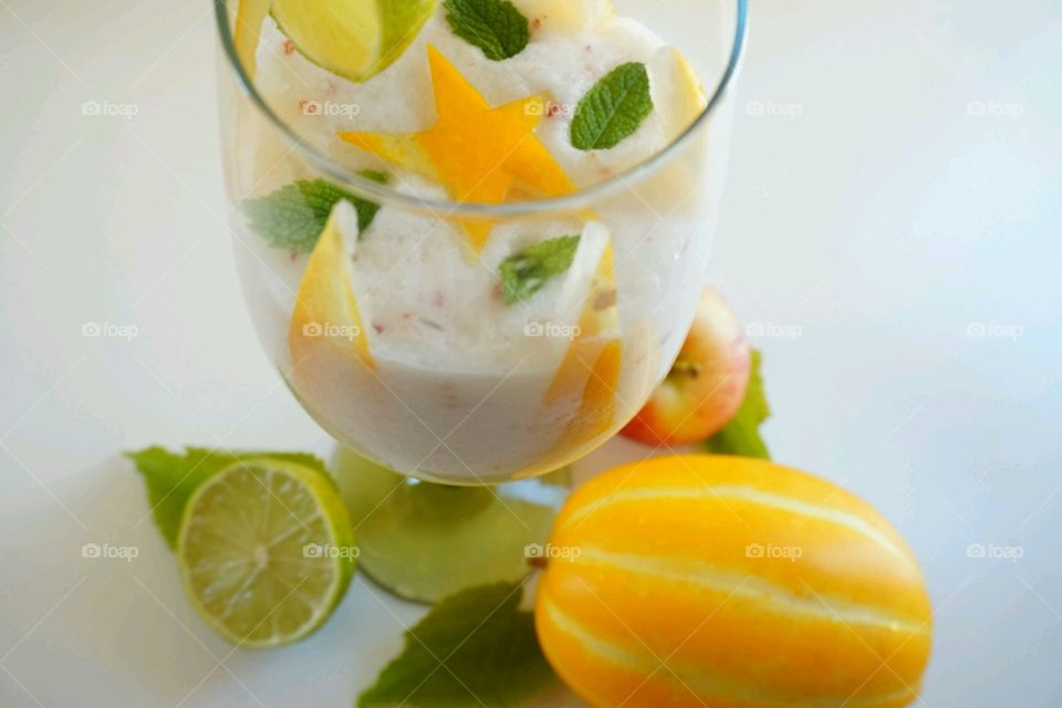 Fresh Fruit smoothie  -Oriental Melon smoothie with apple and lime