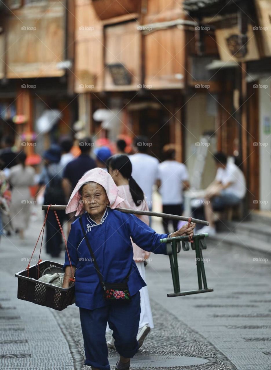 Hardworking Huian women 