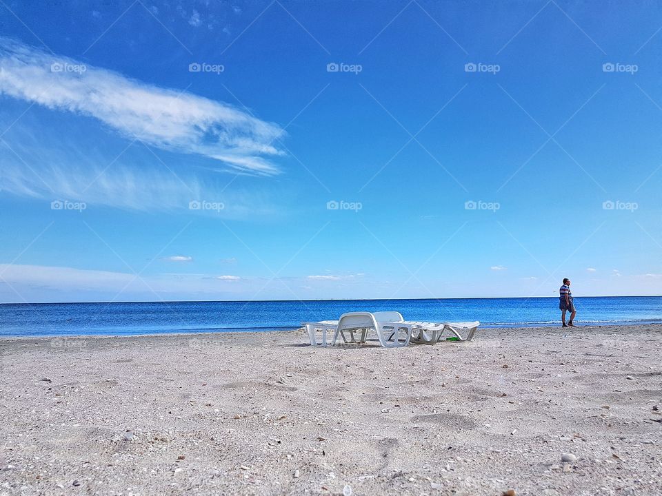 Short walk on the beach in Mamaia
