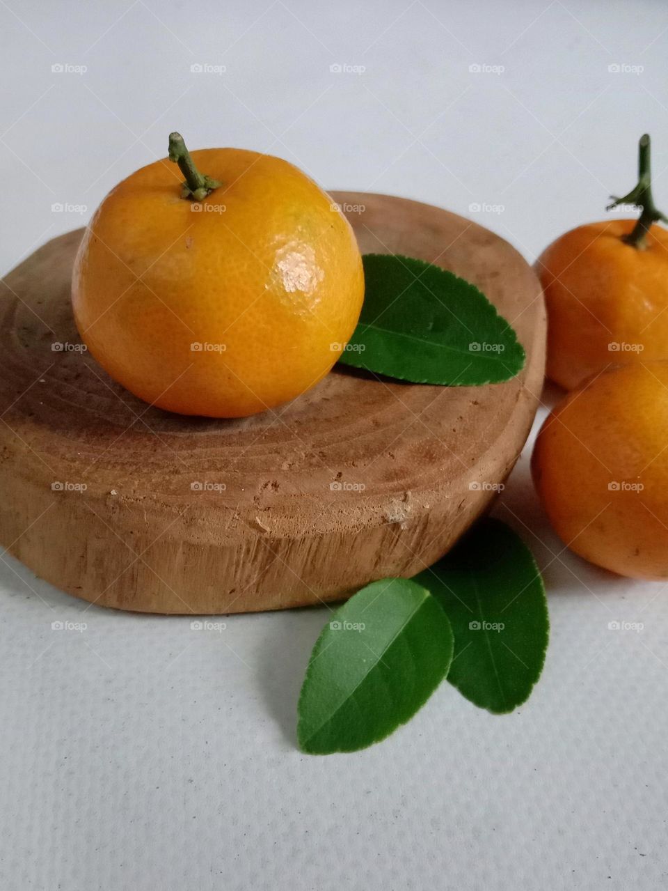 Santang oranges, especially honey santang oranges, are a variety of sweet oranges known for their distinctive sweet, honey-like taste.