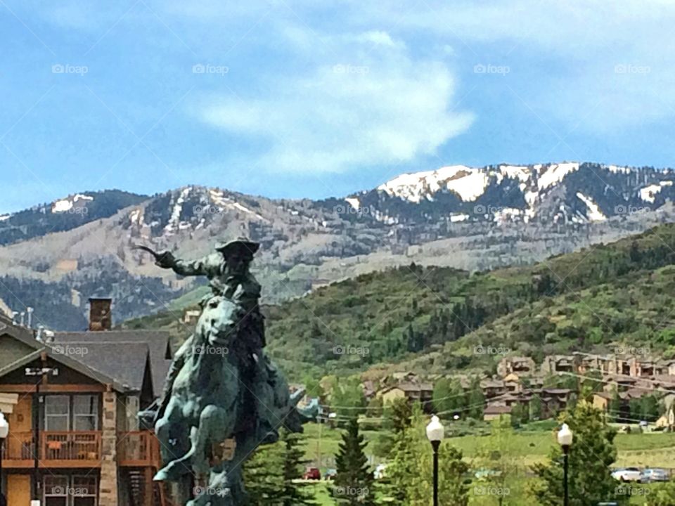 Statue n Mountain