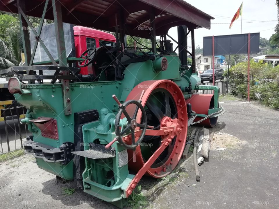 Road crushing machine