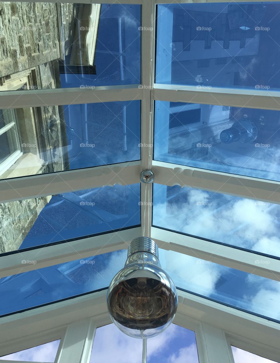 Bright interior, fresh finish and sunshine touching every corner of the room in this house in Ilfracombe, North Devon. 