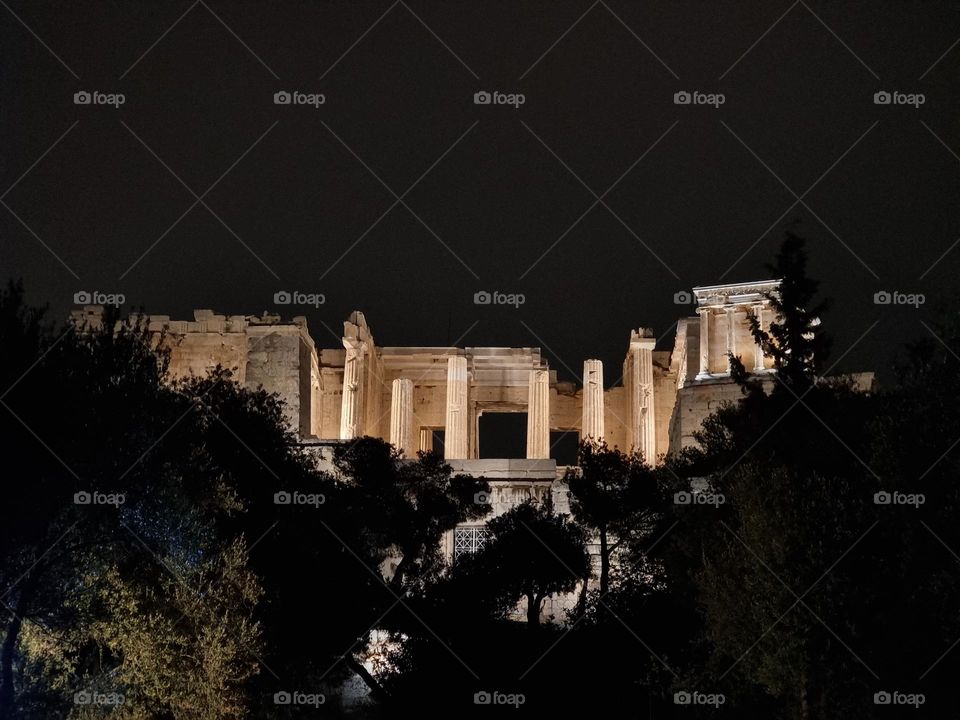 Acrópolis at night