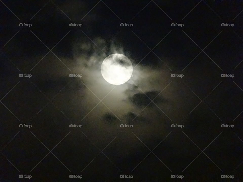 Full moon during the solar eclipse in Wisconsin 