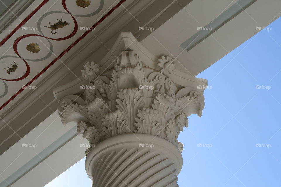 white post column detail by majamaki