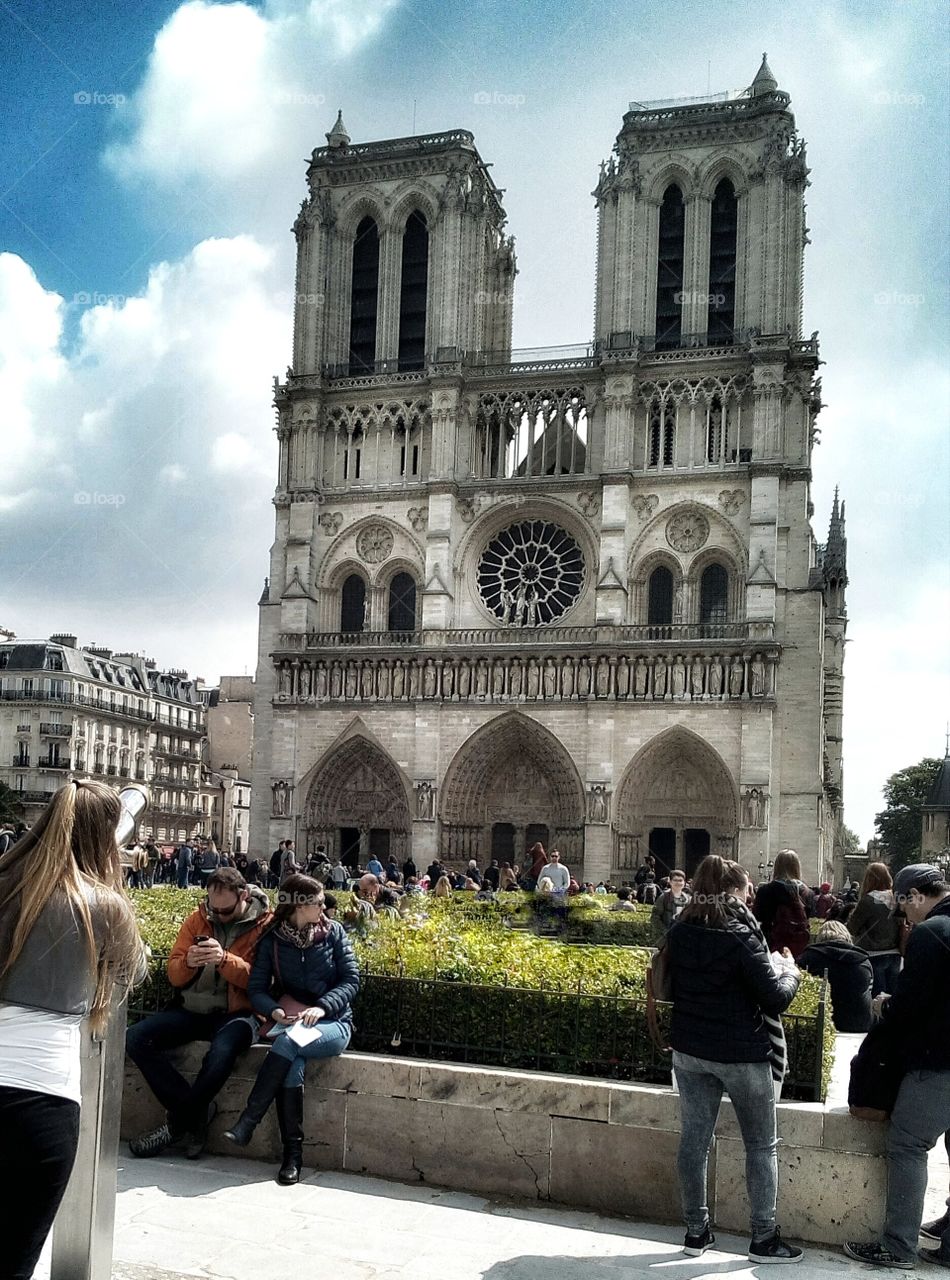La façade de la cathédrale Notre-Dame de Paris