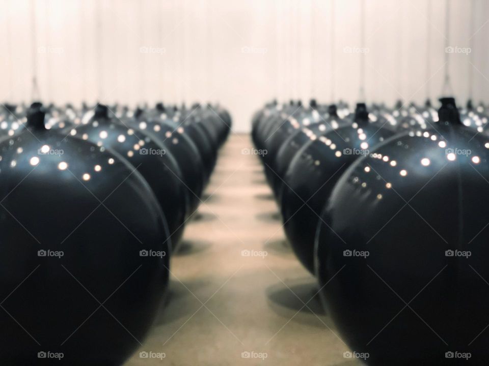 Black Balloons by Tadao Cern — Wonderspaces art installation 