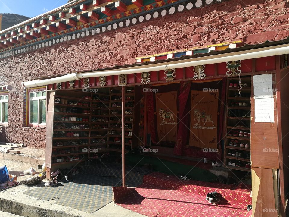Se Da Buddhist Monastery and School in Sichuan Province, China.

Se Da is currently the largest Tibetan Buddhist school in the world and not open to westerners.