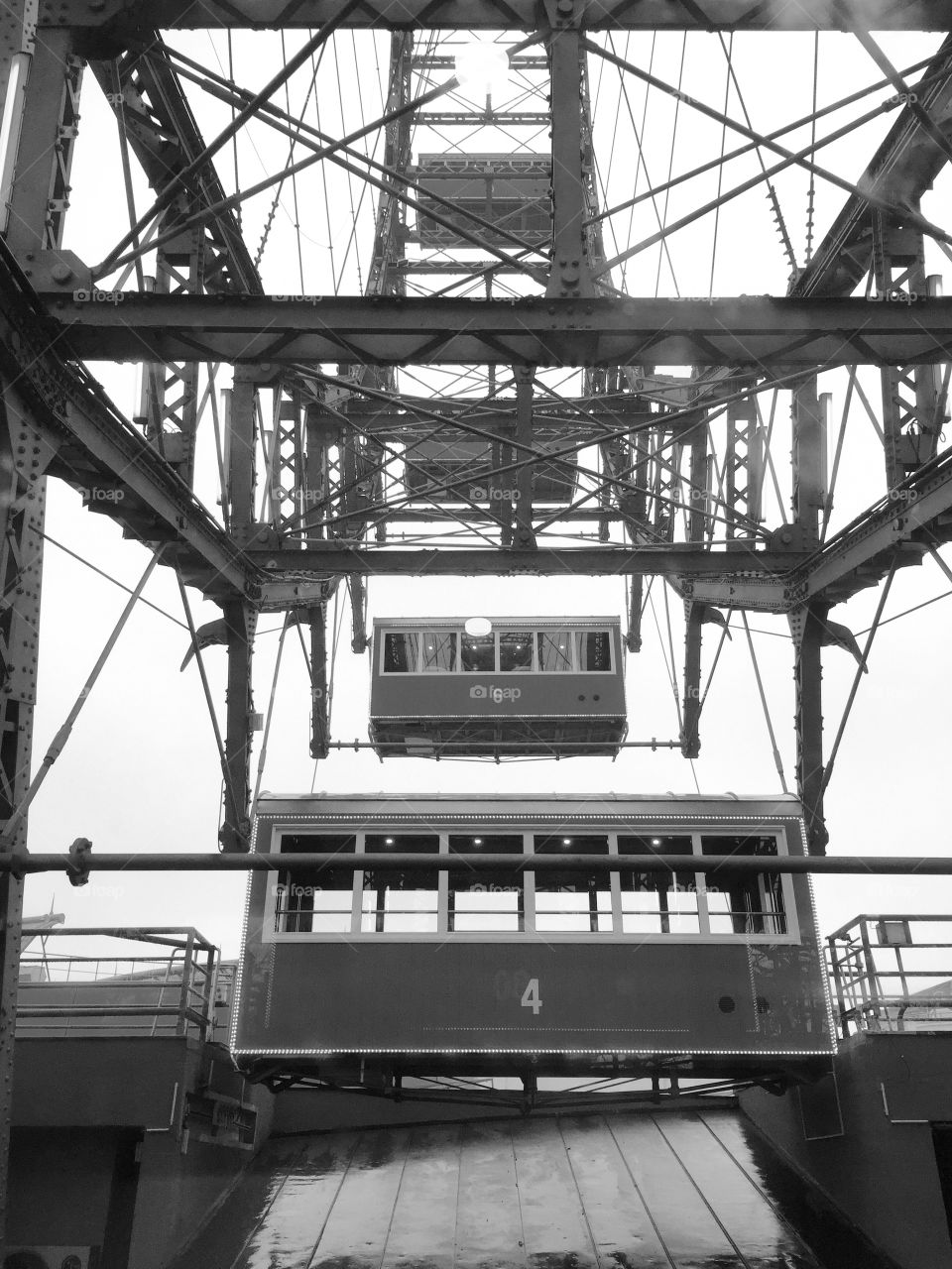 Black and white Ferris wheel 