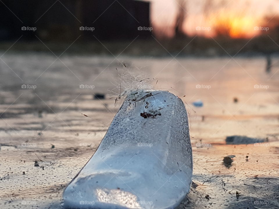 Eisbrocken beim Sonnenuntergang
