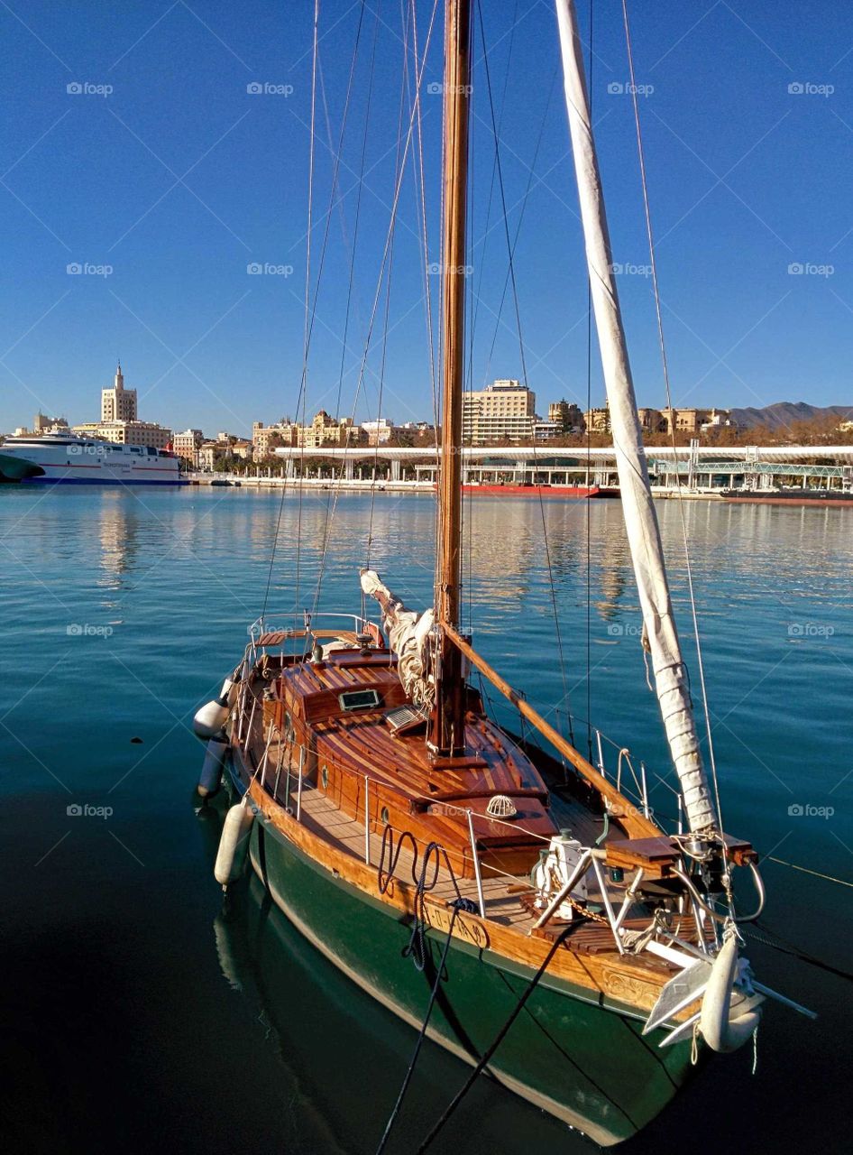 Barco velero puerto de Málaga