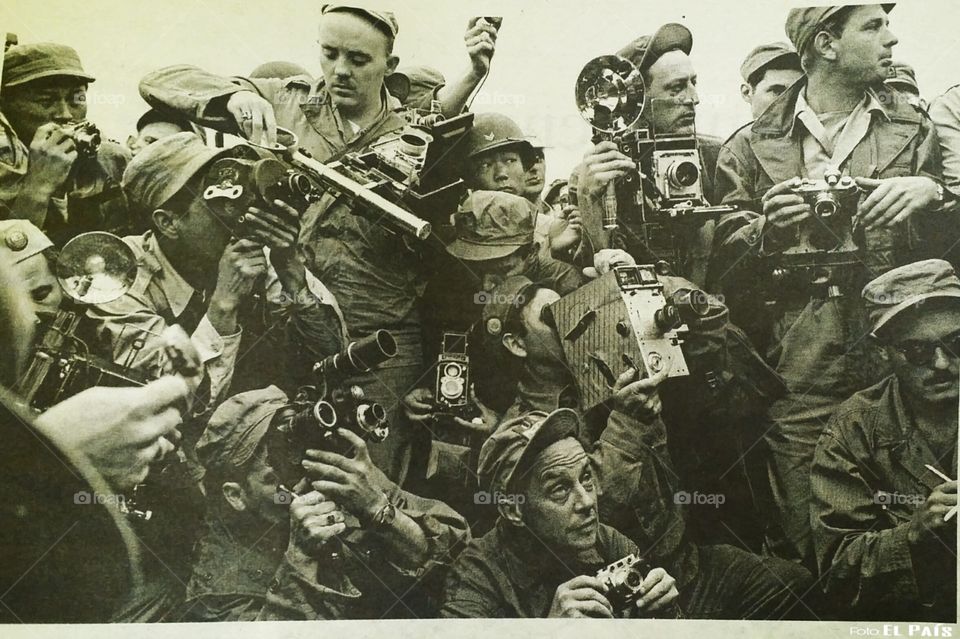 1950's
fotos antigas
old camera's
old photos and pic's
Fotografos de prensa en la guerra de Corea, en 1952