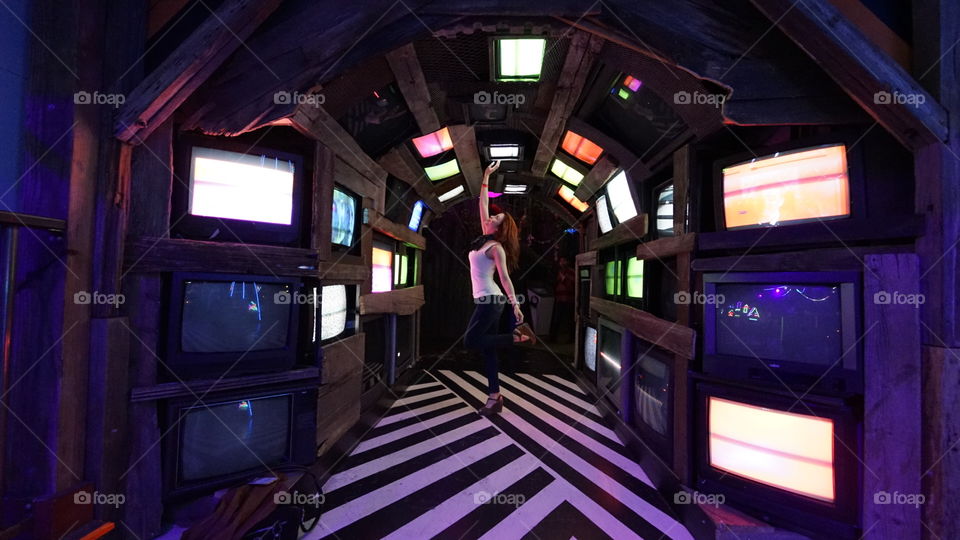 Roger Rabbit meets Mr. Robot meets mystery 5000. Gorgeous Venezuelan watching some Netflix.... BINGE WATCHING