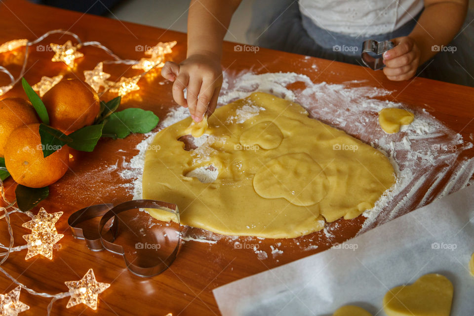 Children cooking ginger cookies 