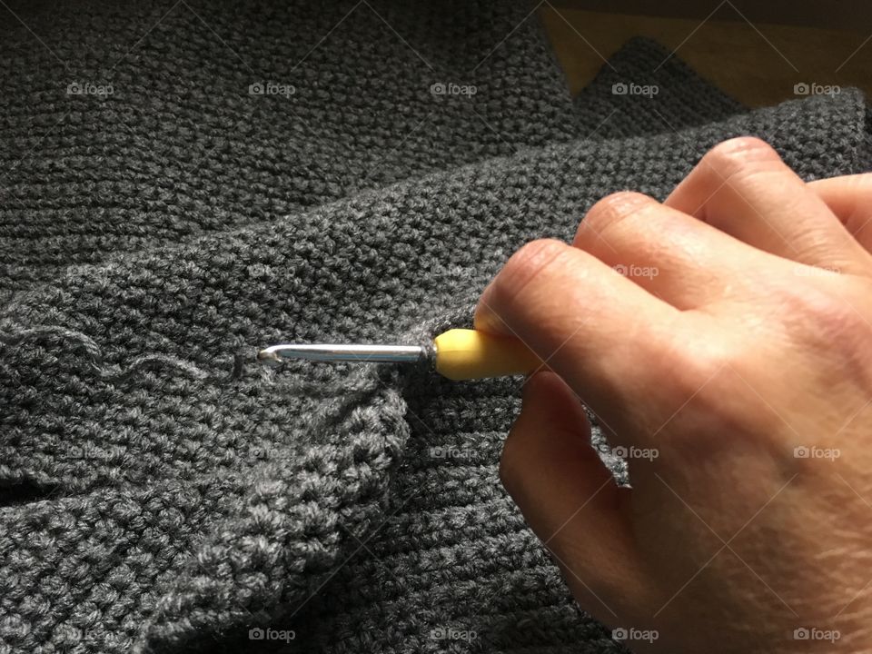 DIY fall crafts, crocheting an afghan