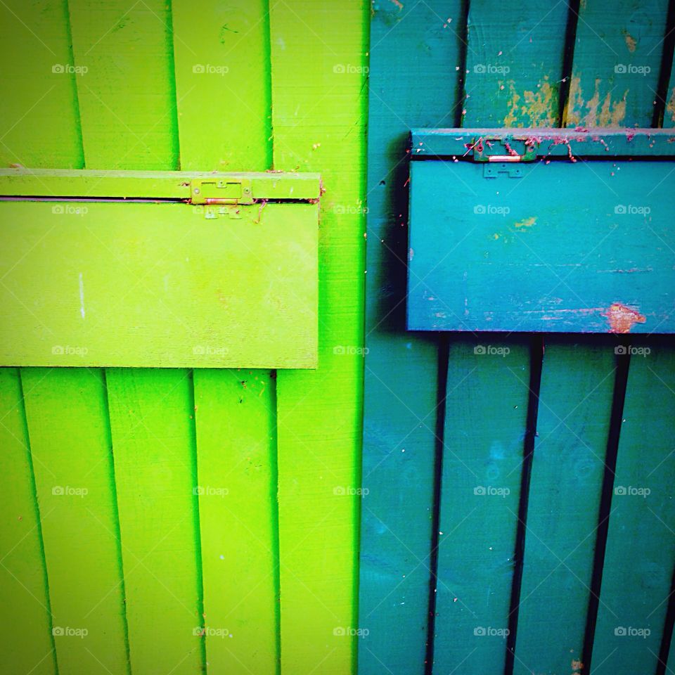 Two tone retro green fence 